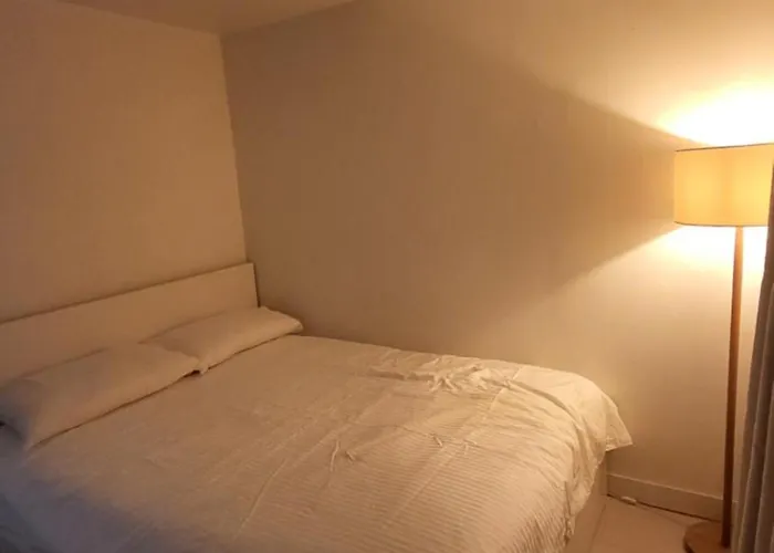 Mapo Station 2min, Spacious 2 Rooms, Queen Bed, 15min To Hongdae, Yeouido, Gwanghwamun By Subway * Seúl