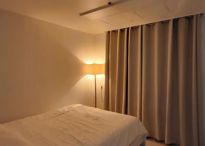 Mapo Station 2min, Spacious 2 Rooms, Queen Bed, 15min To Hongdae, Yeouido, Gwanghwamun By Subway